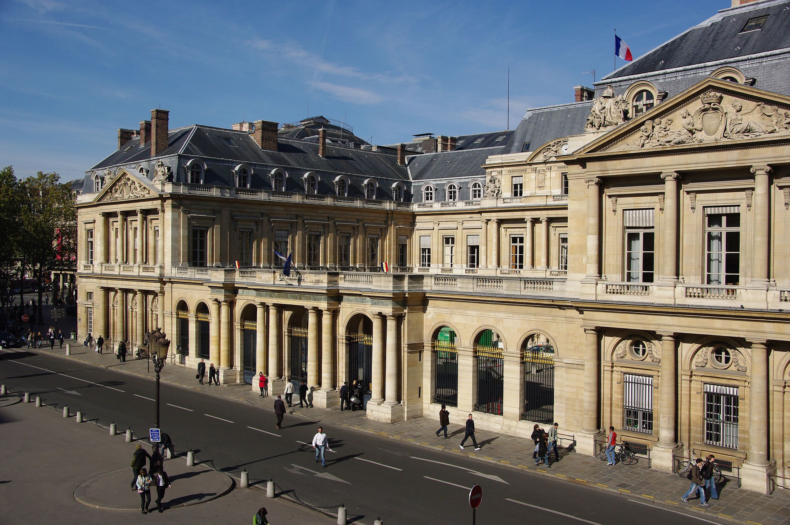 Дворец Palais Royal