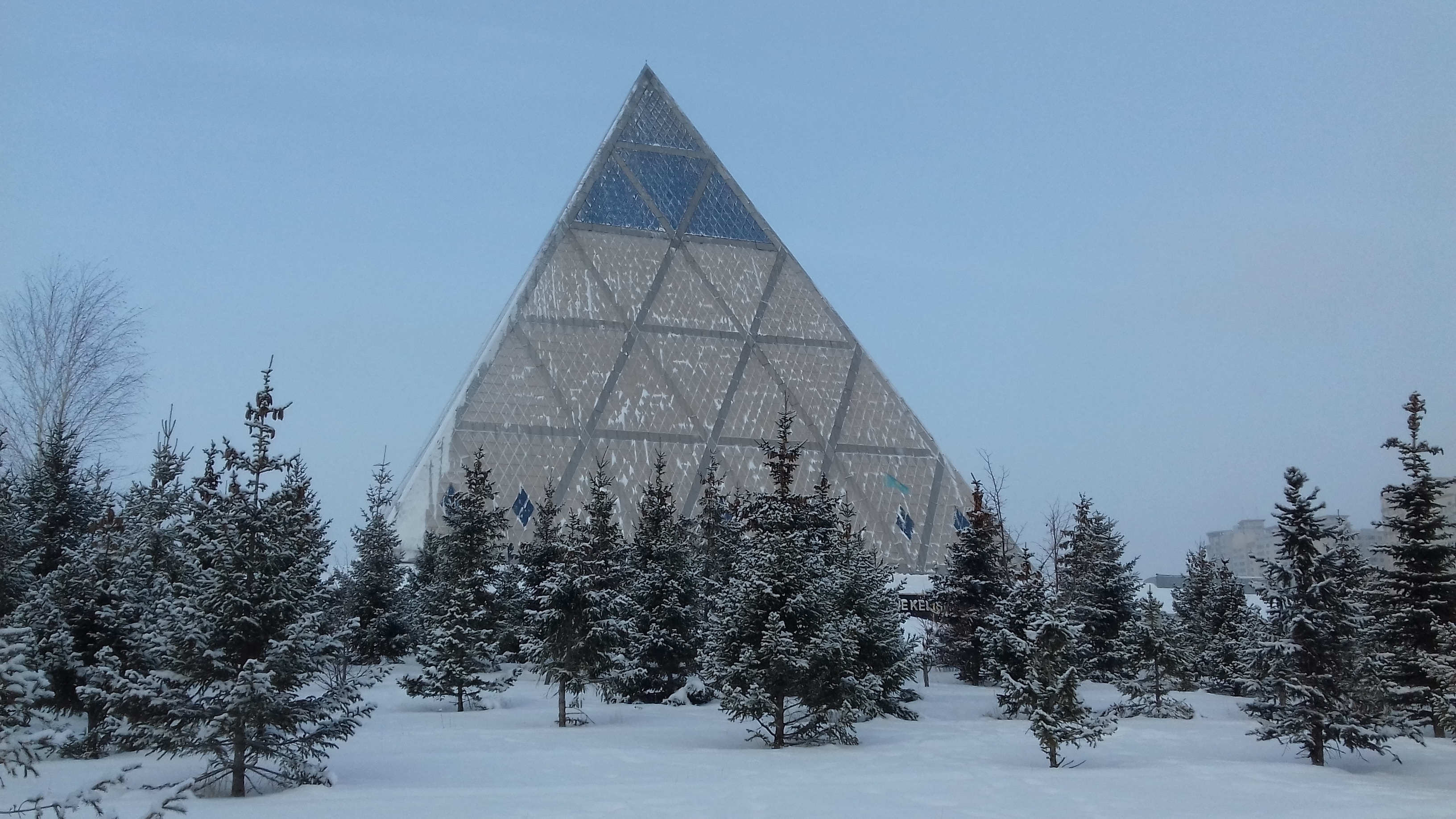 Пирамида Астана зимой